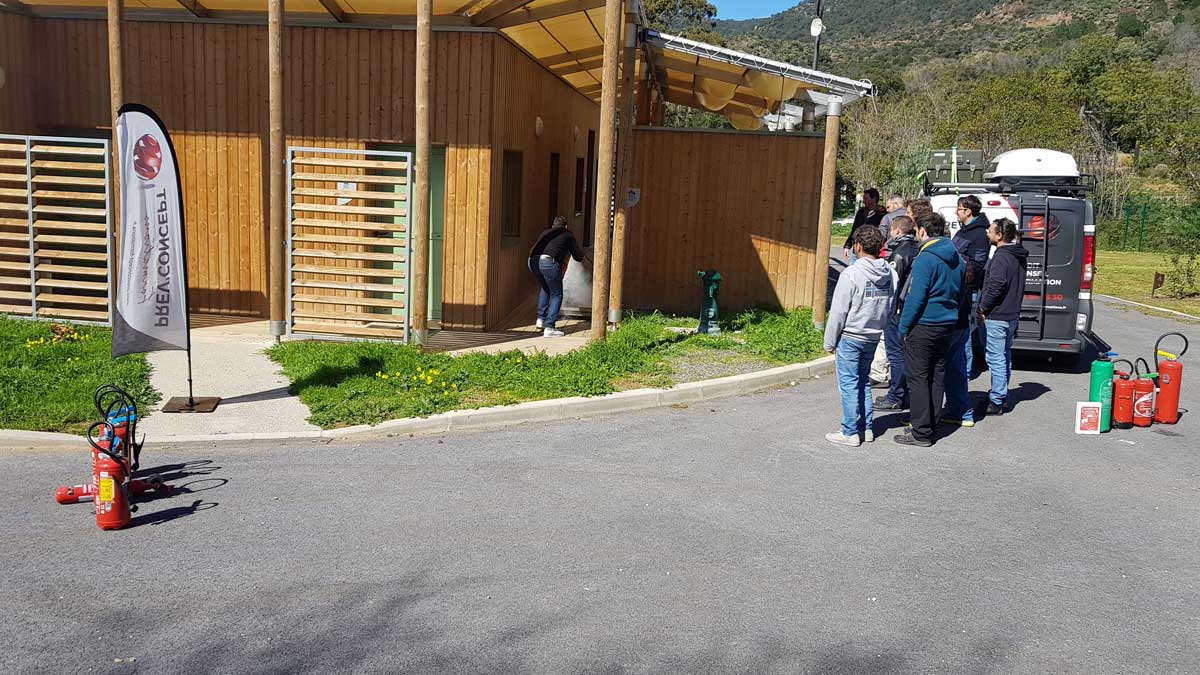 Véhicule Prev’Concept installé pour une formation en camping