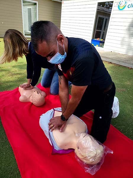 Formation SST : massage cardiaque sur mannequin
