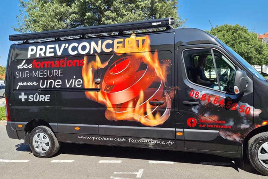 Véhicule de formation Prev’Concept stationné