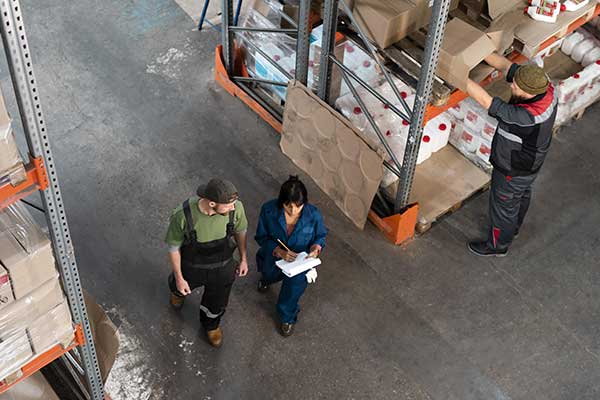 Prévention et sécurité au travail sur un site industriel